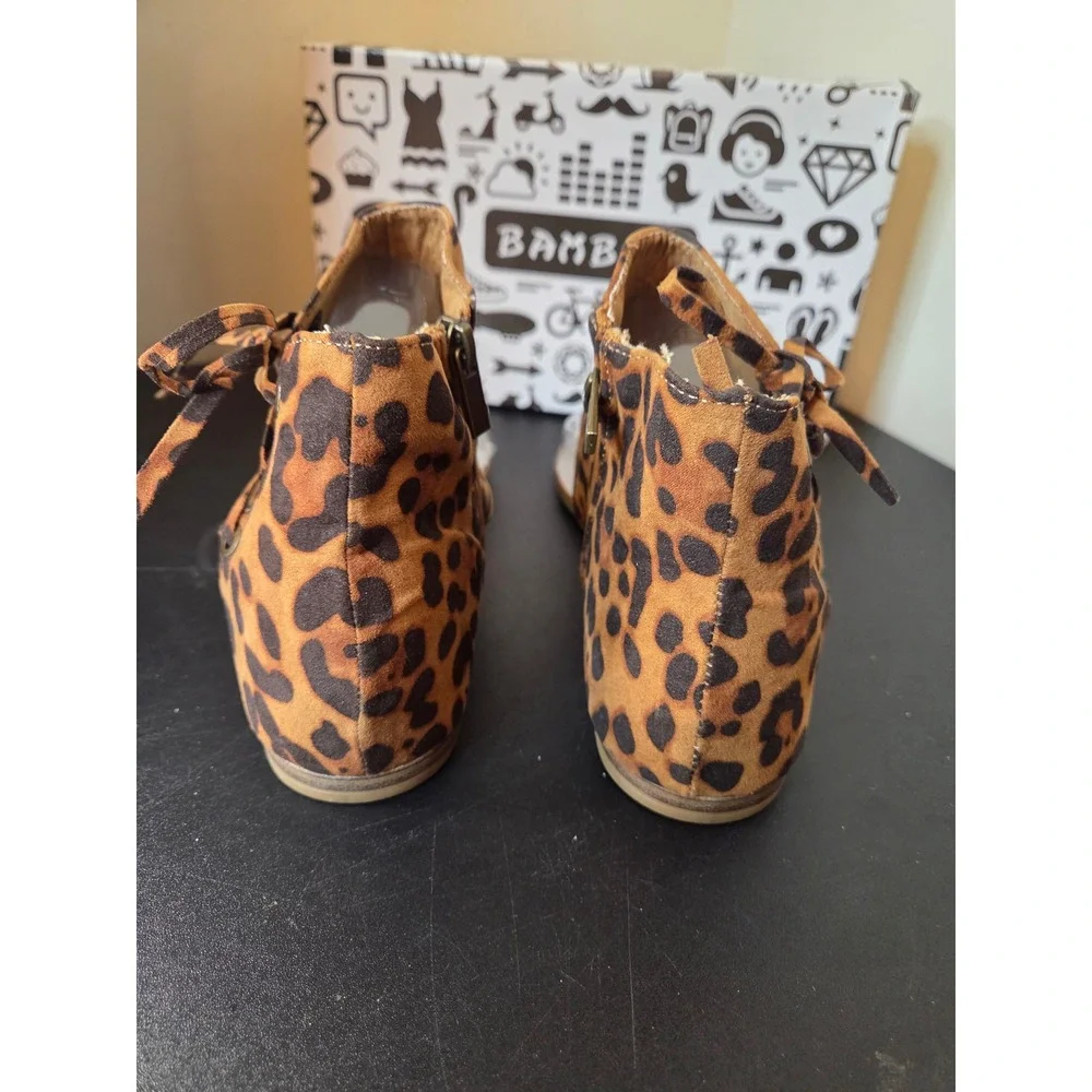 Bamboo Bliss-92M Leopard Print Gladiator Thong Sandals Womens 6 LEOFS Flat